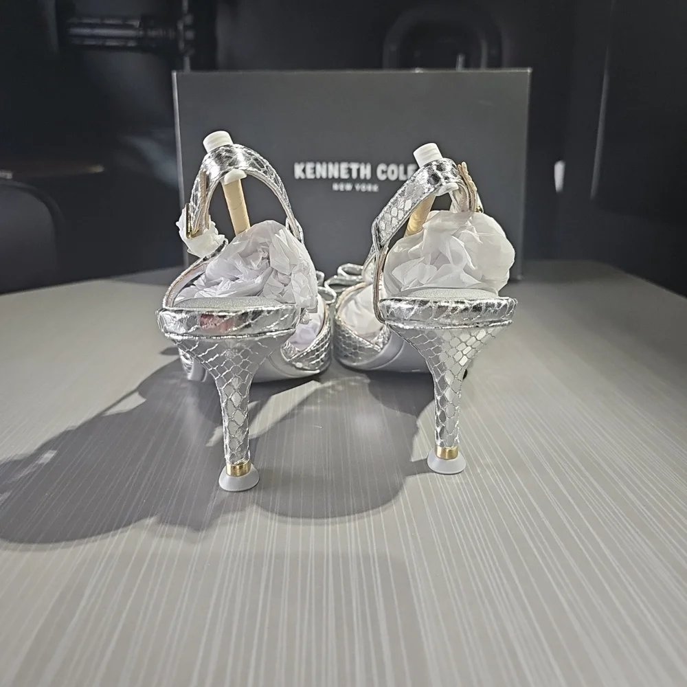 Kenneth Cole New York Umayra Silver Snake Pointed Toe Pumps Women's 7M NEW - Picture 7 of 12